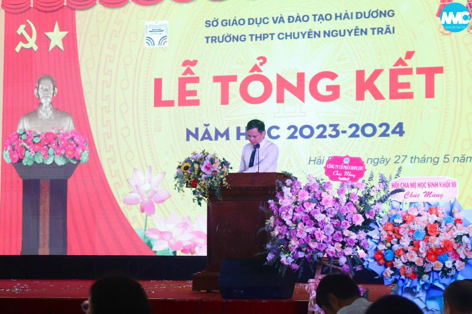 Nhấn để phóng to